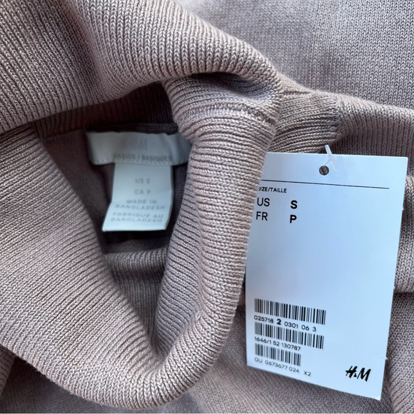 Pink turtleneck - Picture 3 of 3